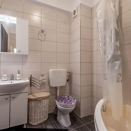 Apartament Militari *
