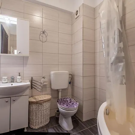 Apartament Militari